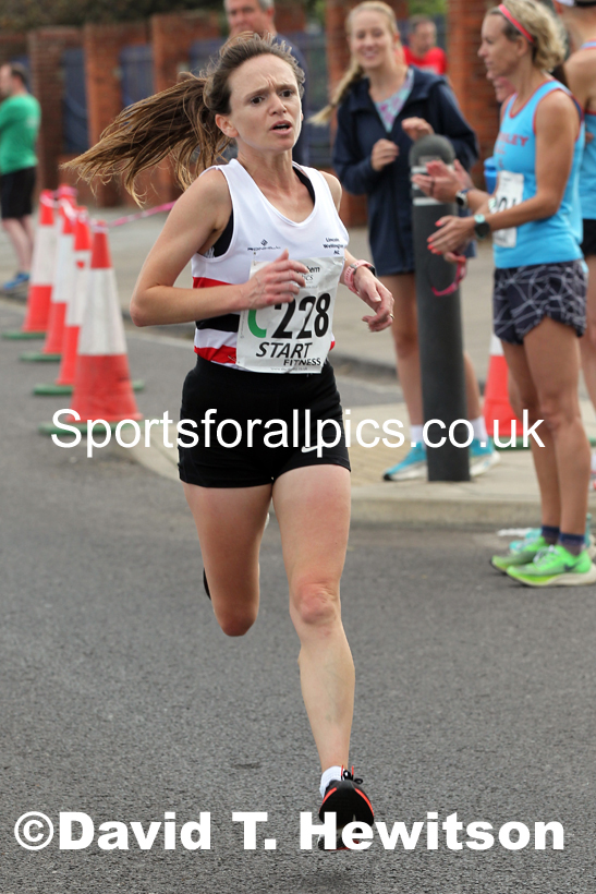 Senior womens 4 stage relay, 2021 Northern 6 and 4 Stage and Young Athletes Road Relays, Redcar. Photo: David T. Hewitson/Sports for All Pics